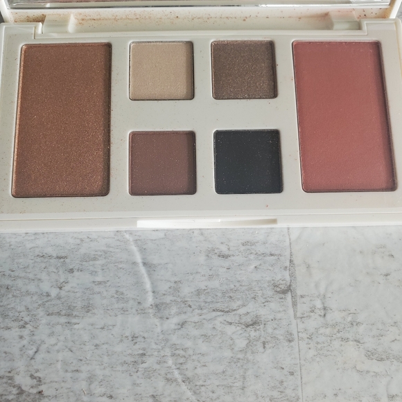 New tarte Eyeshadow and Blush Palette - Picture 2 of 5